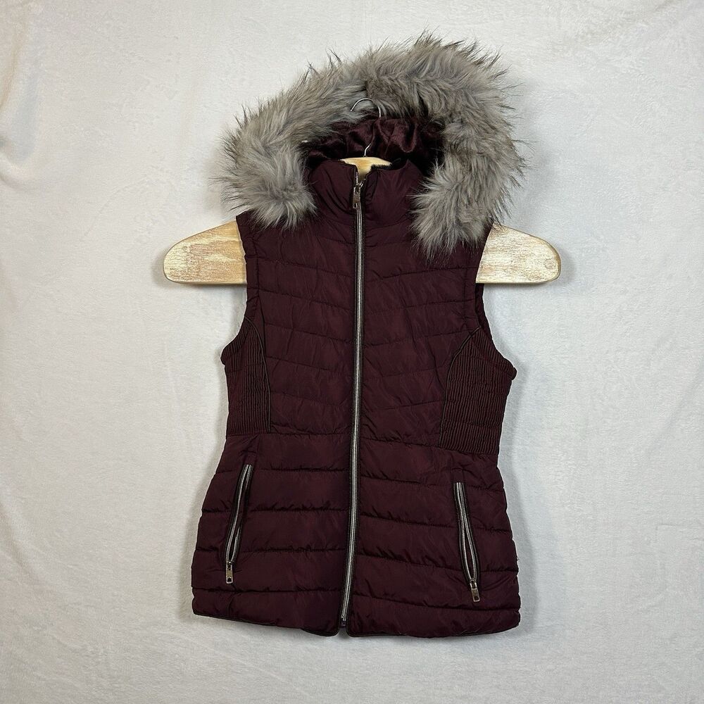 Special One Women’s Vest Size Medium Maroon Faux Fur Collared Lined Quilted